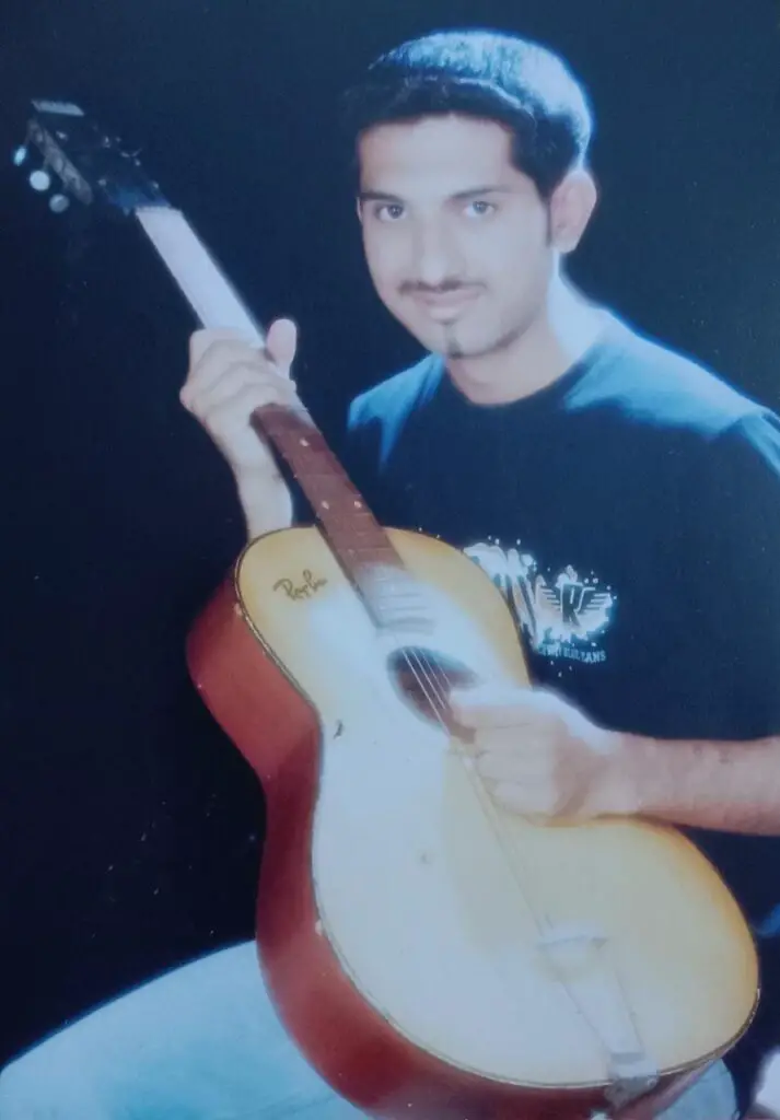 Can Acoustic Guitar Be Connected To Speakers? [Top Tips to Know]