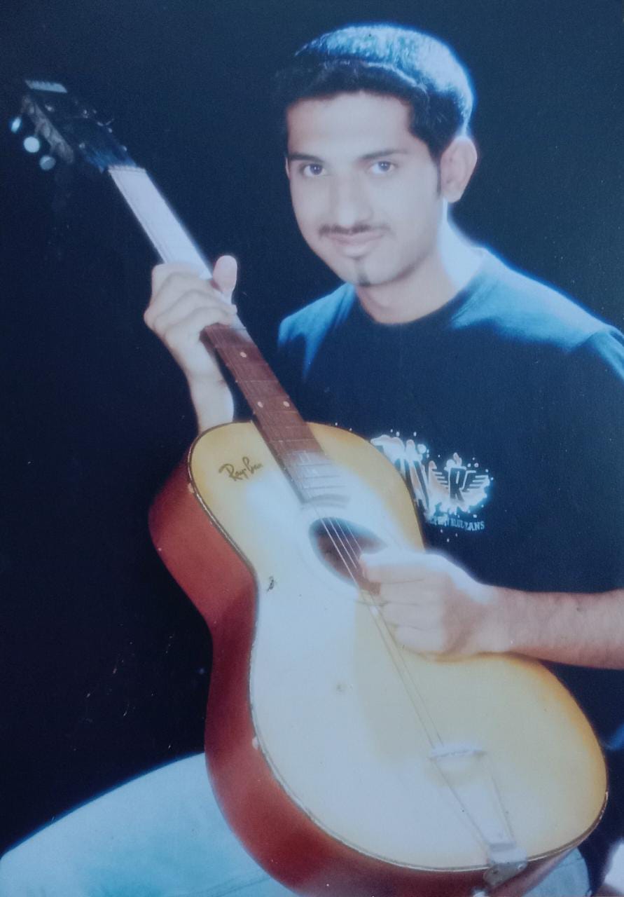 What Is The Best Guitar Neck Radius For Small Hands?