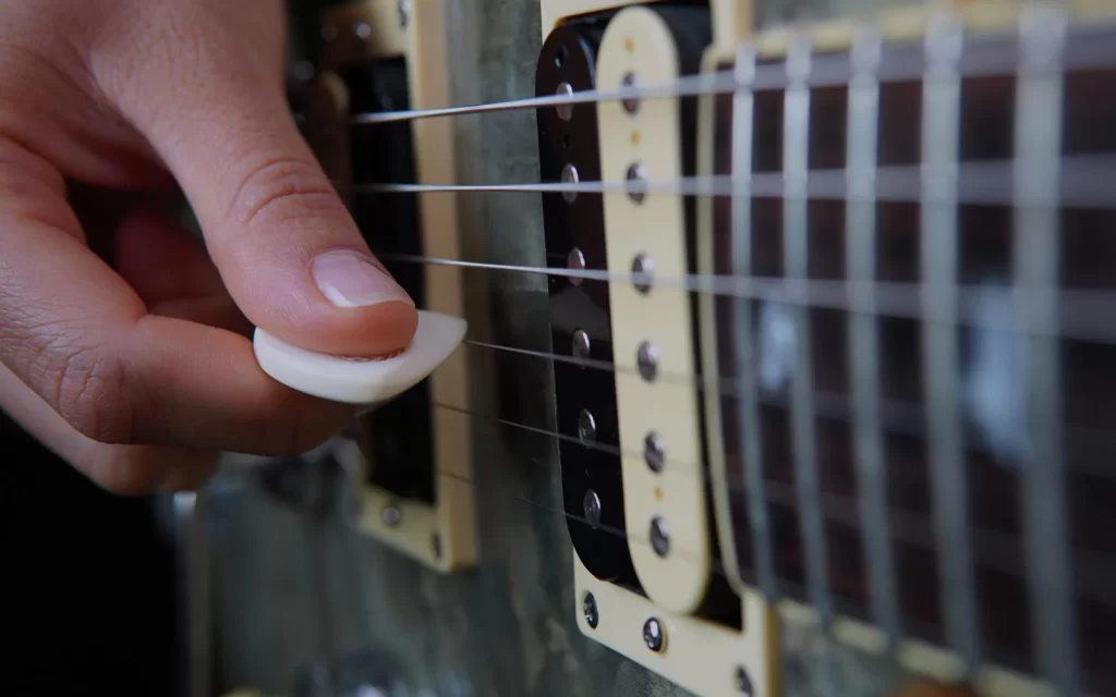 How long do guitar picks last: guitar pick durability