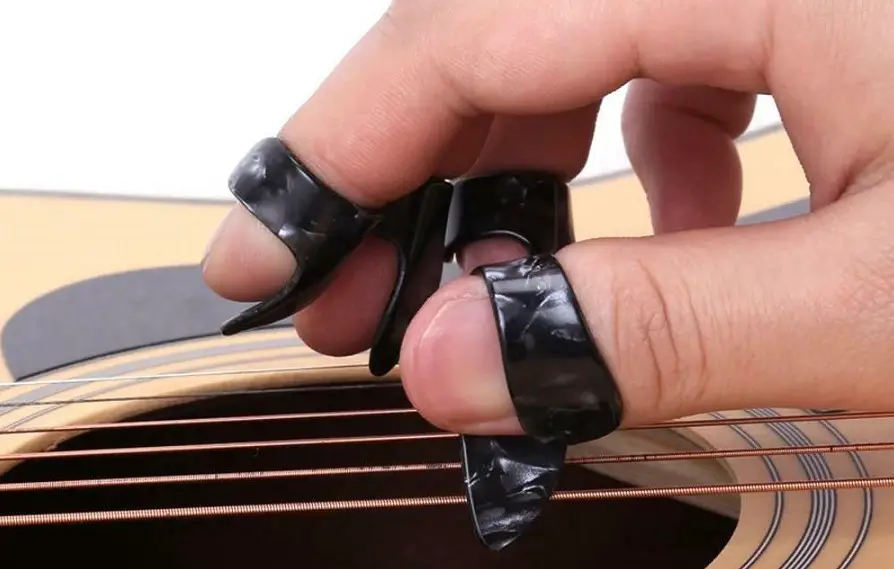 How long do guitar picks last: guitar pick durability