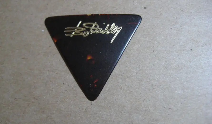 How long do guitar picks last: guitar pick durability