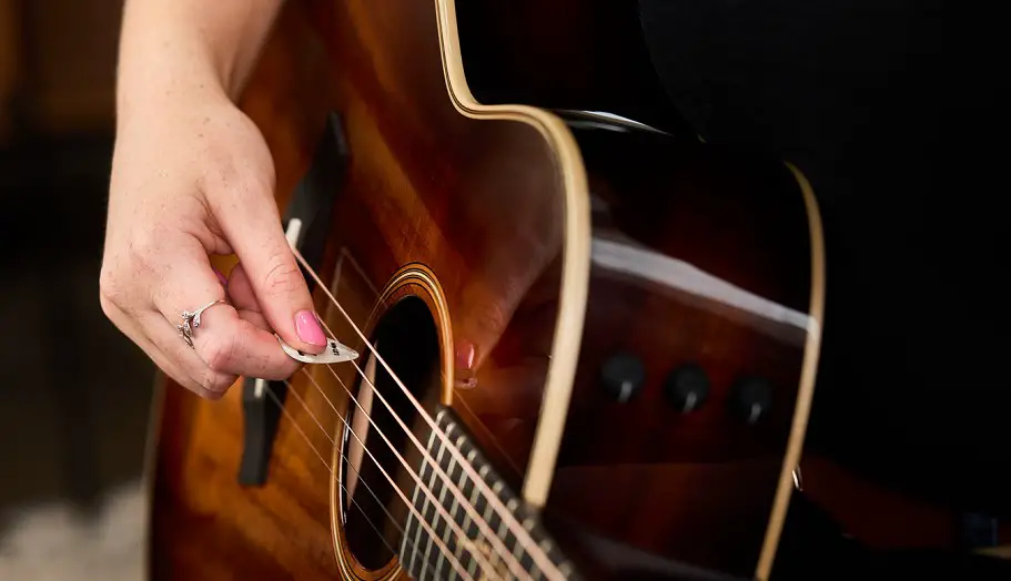Guitar strings: how often do guitar strings break? 