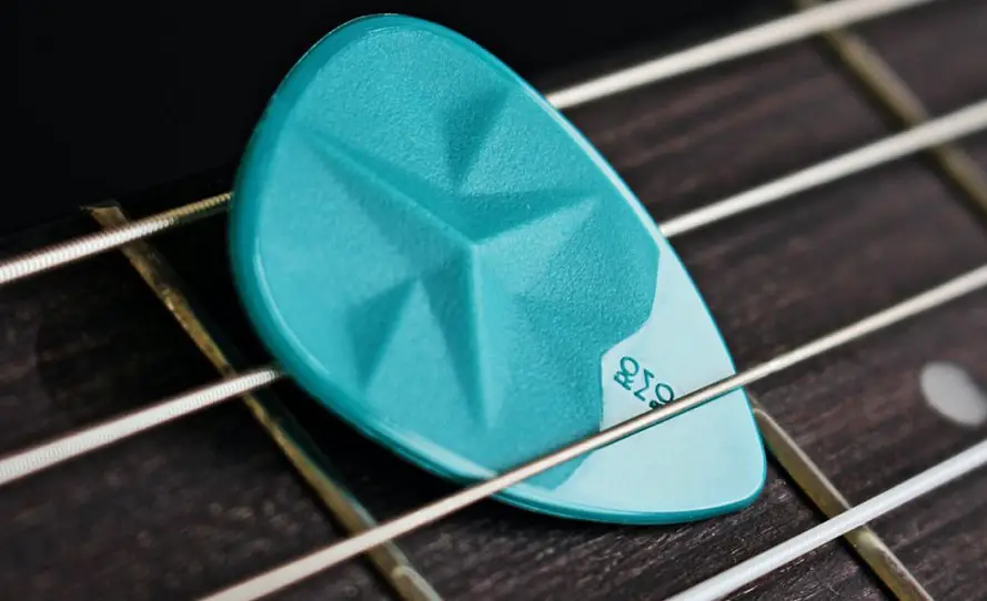 how long do guitar picks last 