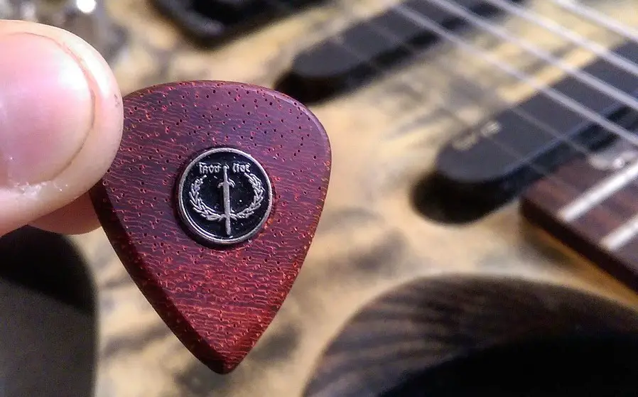 How long do guitar picks last: guitar pick durability