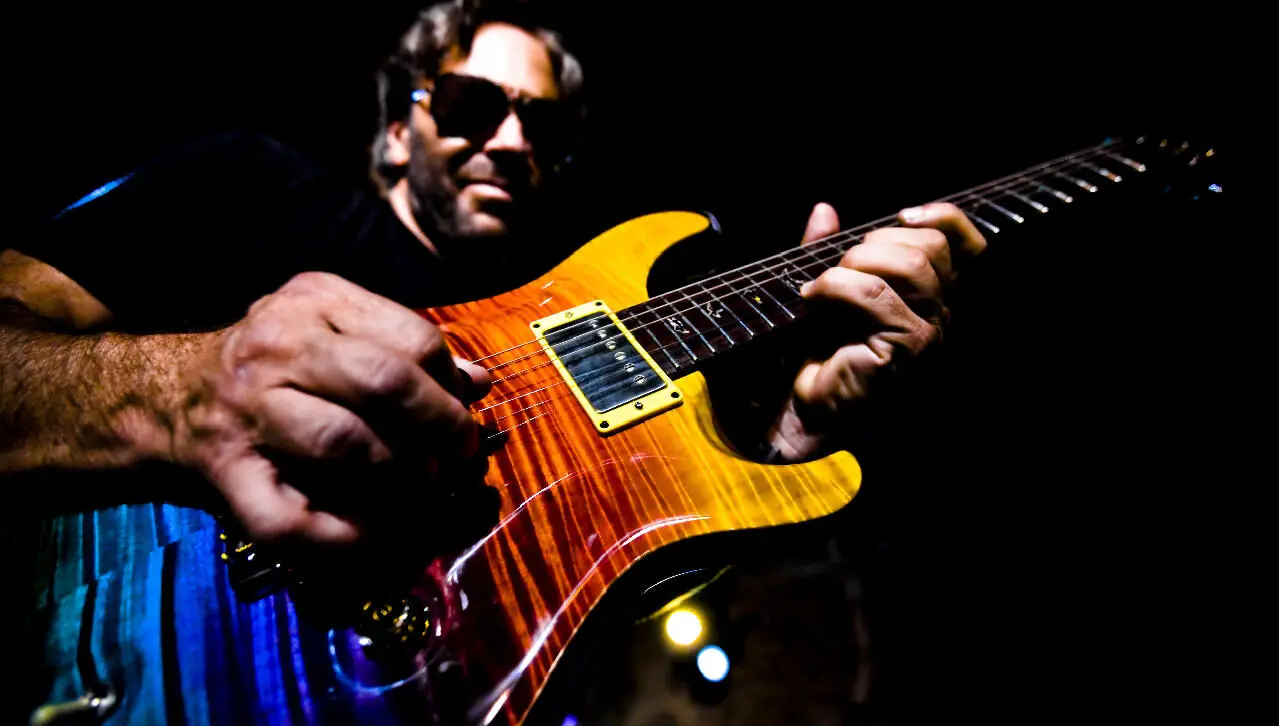 How to store electric guitar top 5 tips